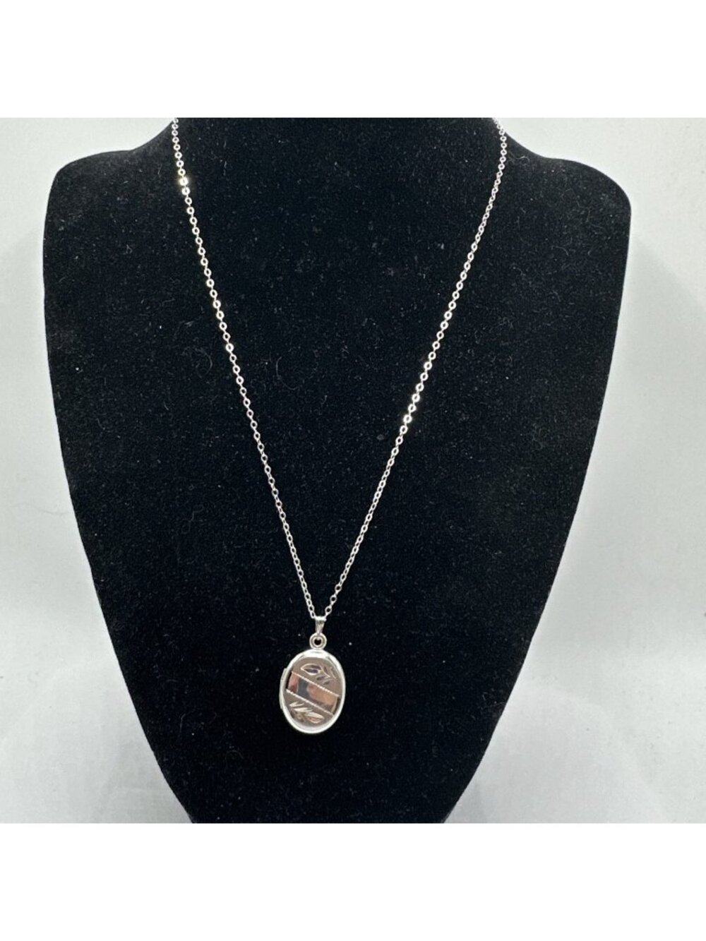 vintage Etched Leaf sterling silver locket .75” on Sterling Silver 17”chain  PPC